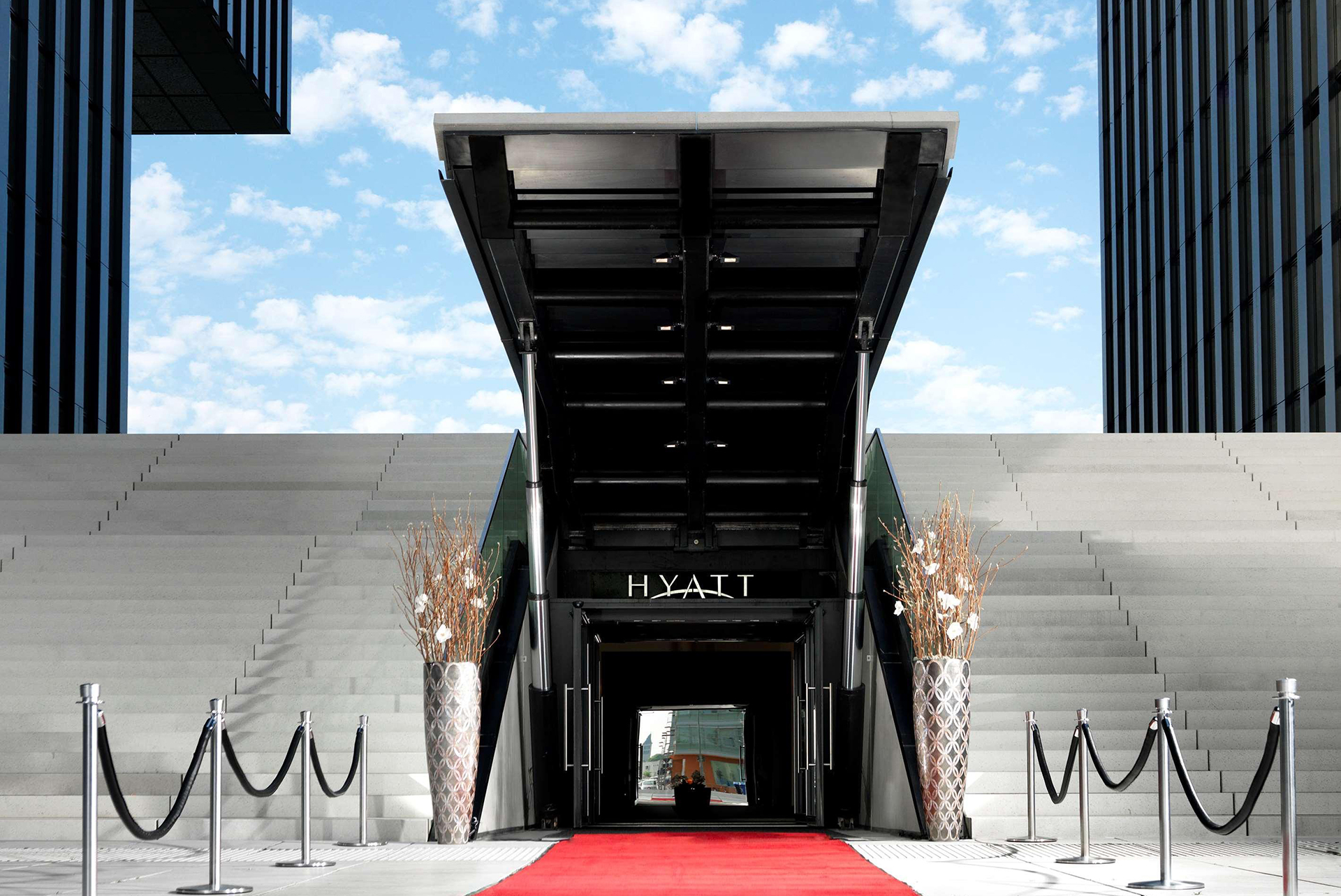 Hyatt-Ddorf-Exterior
